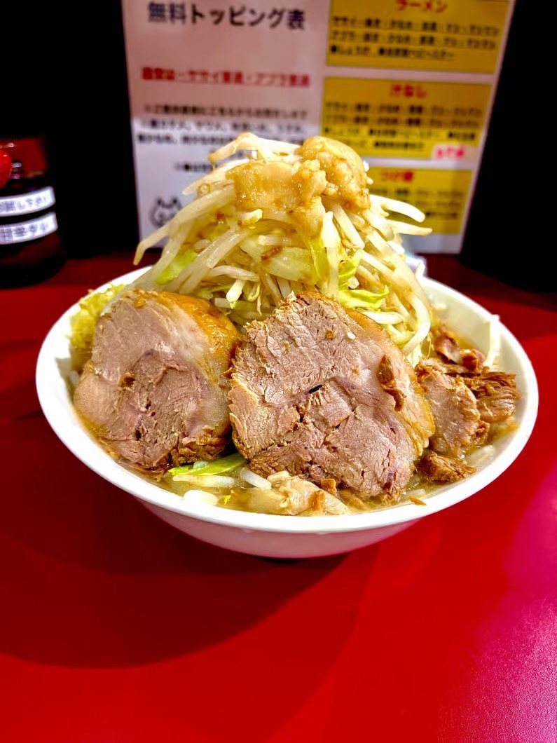 A Jiro-style bowl: thick pork, bean sprouts and cabbage