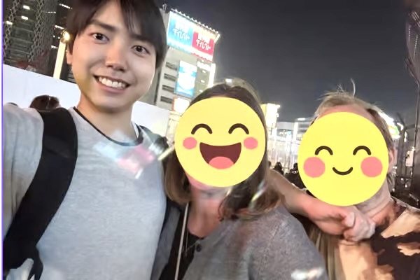 Hiro with guests in Shinjuku after a tour